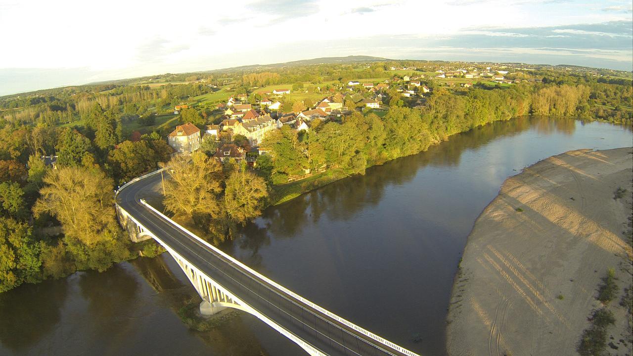 Bed and Breakfast Le Pont De La Loire Bourbon-Lancy Exterior foto